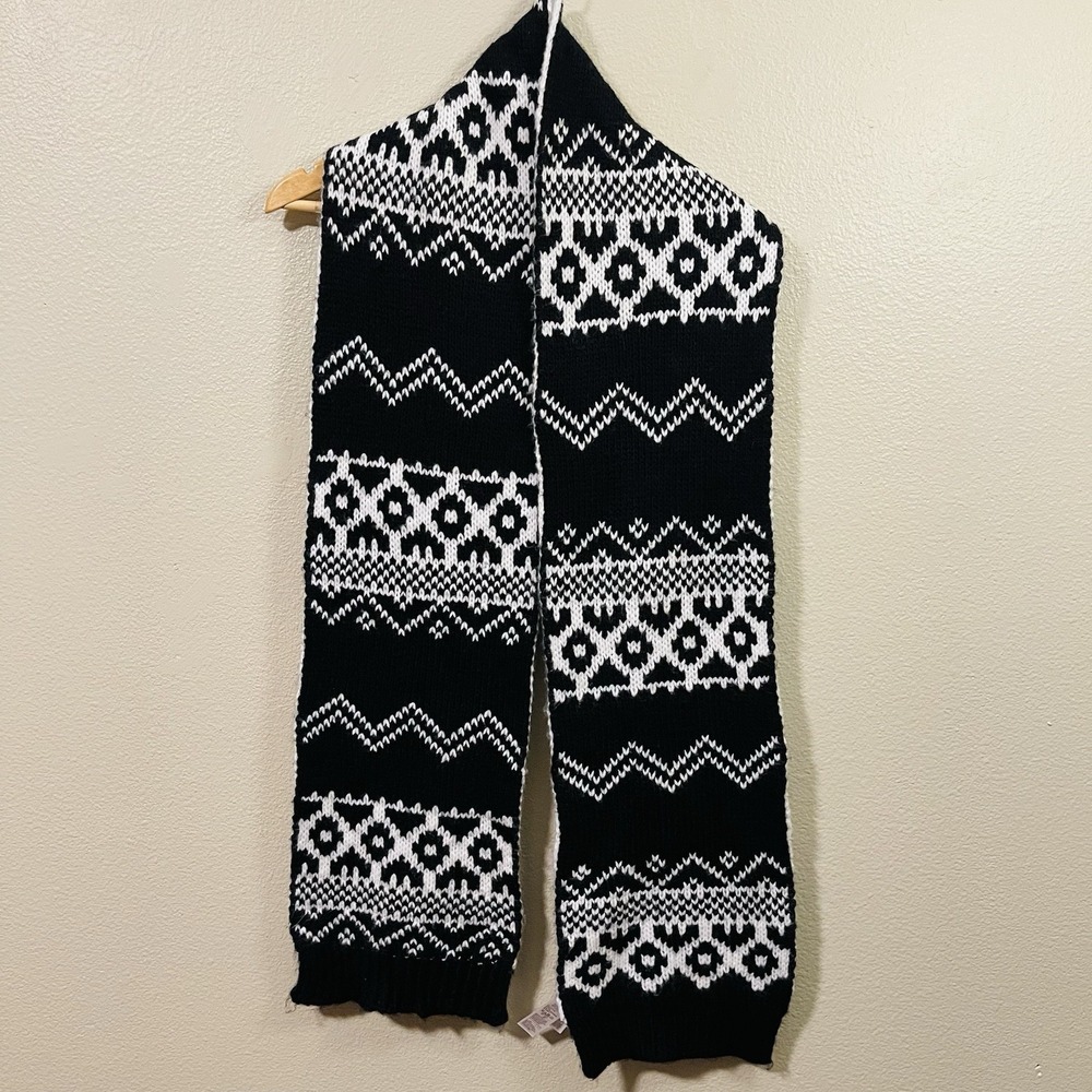 Old‎ Navy Scarf Black White Reversible Aztec Tribal Cozy Cabin